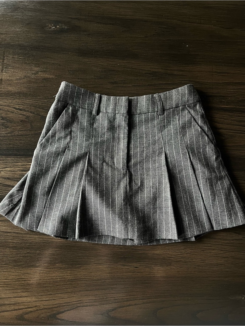 Dynamite Gray Pinstripe Pleated Skater Mini Skort